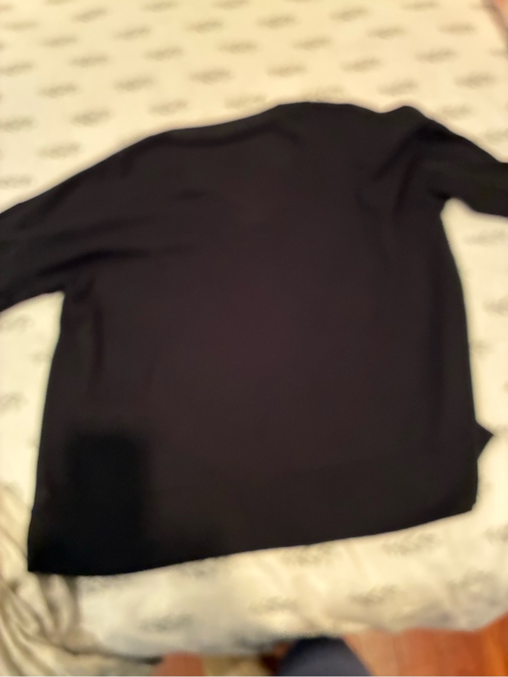 GAP Women's V-Neck Sweater in Black